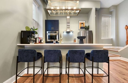 Mexican War Streets House | Moody Skyline Views | Rooftop Firepit + 3 Ensuites