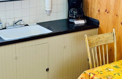 Marysvale House | Moore's Old Pine Inn