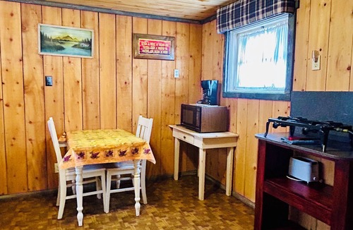Marysvale House | Moore's Old Pine Inn