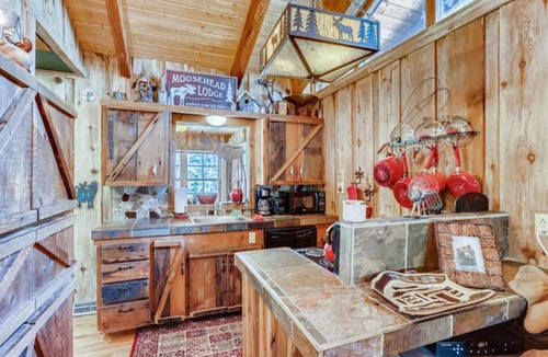 Weisshorn House | Moose Hut Cabin Dog Friendly Shared Hot Tub