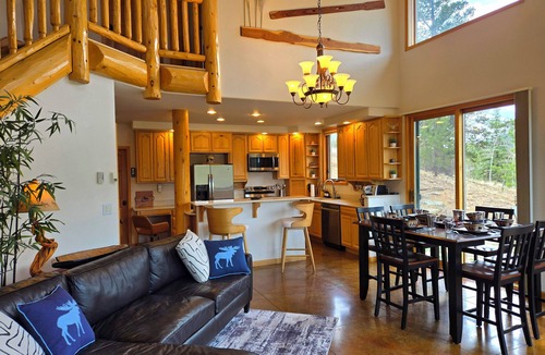 Golden House | Moose Manor – Antlers, Aspens, and Alpine Peace in the Heart of the Rockies