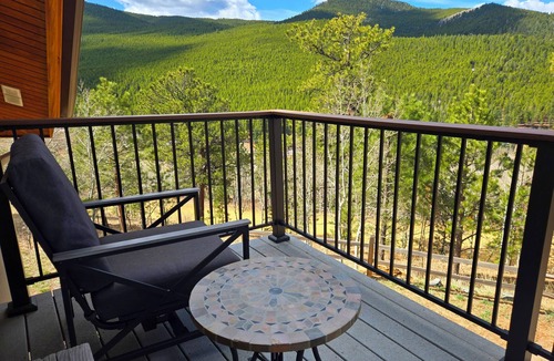 Golden House | Moose Manor – Antlers, Aspens, and Alpine Peace in the Heart of the Rockies