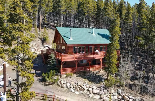 Saint Mary's Cabin | Moose on the Loose Lodge at St. Marys + Hot Tub