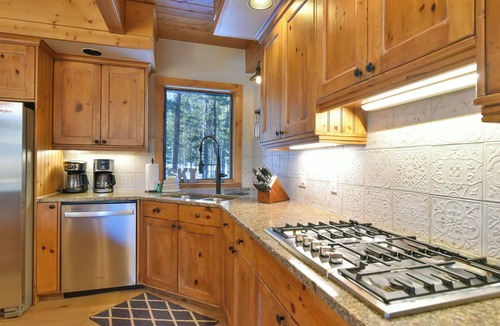 Warrior's Mark West House | Morning View Lodge: Spacious, Hot Tub, Views