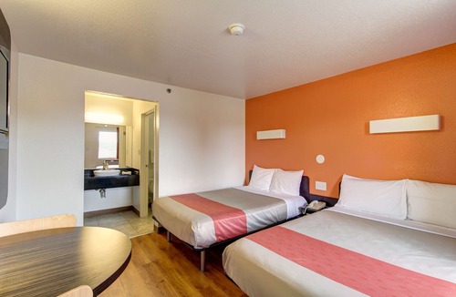 Amherst Hotel | Motel 6 Amherst, OH - Cleveland West - Lorain