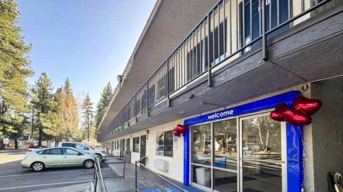 Big Bear Lake Hotel | Motel 6-Big Bear Lake, CA