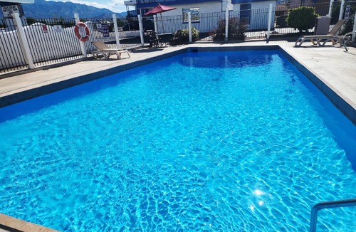 Canon City Hotel | Motel 6-Canon City, CO 719-458-1216