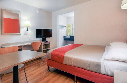 Chino Hotel | Motel 6 Chino, CA - Los Angeles Ontario