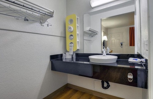 Chino Hotel | Motel 6 Chino, CA - Los Angeles Ontario