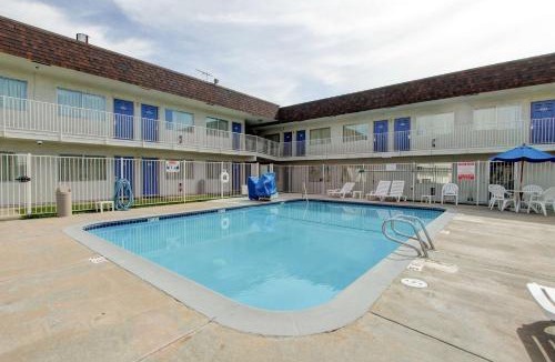 Dupont Hotel | Motel 6-Denver, CO - Airport
