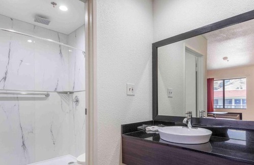 Fremont Hotel | Motel 6-Fremont, CA - South