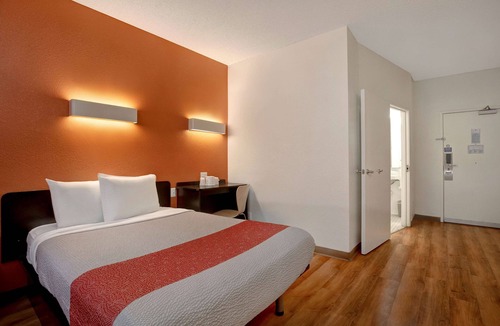 Gilroy Hotel | Motel 6 Gilroy, CA