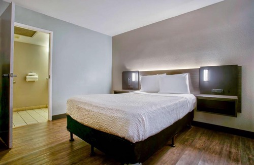 Kingman Hotel | Motel 6-Kingman, AZ - Route 66 East