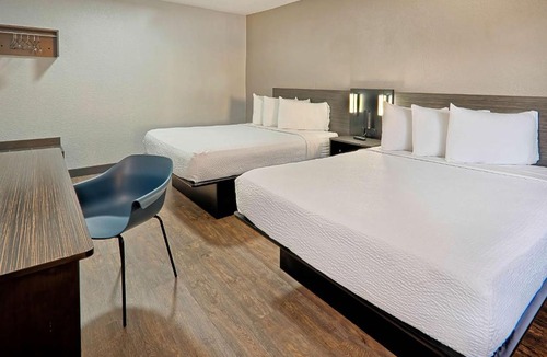Lancaster Hotel | Motel 6-Lancaster, CA