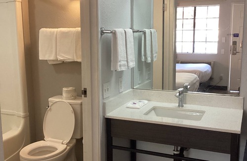 Bonita Hotel | Motel 6 San Dimas, CA - Los Angeles