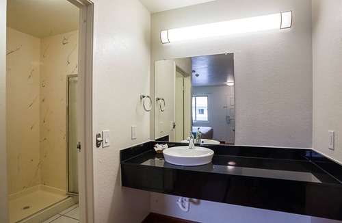 Ventura Hotel | Motel 6 Ventura, CA - Downtown