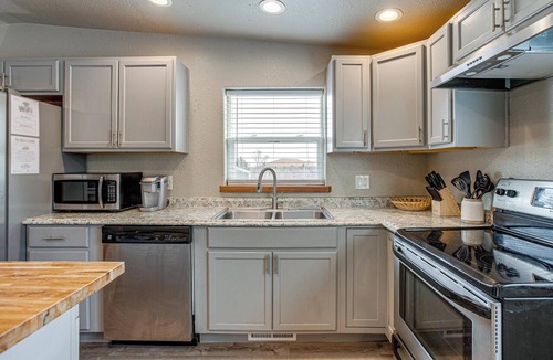 Pleasant View Condo | Mountain Basecamp Near Red Rocks