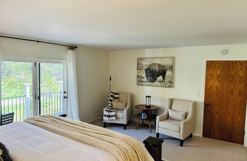 Loveland House | Mountain Escape by the Big Thompson River.