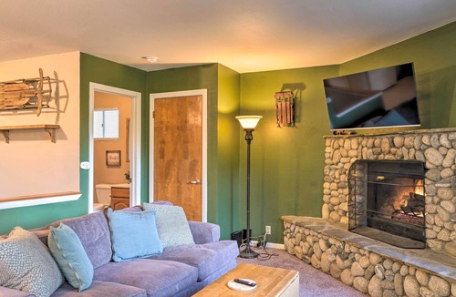 Twin Peaks Cabin | Mountain Escape w/ Views, 3 Mi to Lake Arrowhead