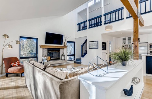 Corinthian Hills House | Mountain Getaway - Near Skiing, Lake Dillon & Trails