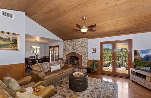Lake Arrowhead Cabin | Mountain Getaway: Family-Style Cottage w/Deck