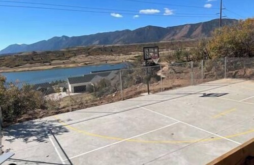 Monument House | Mountain&LakeView+Hottub+Billiards+Pickleball