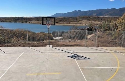 Monument House | Mountain&LakeView+Hottub+Billiards+Pickleball