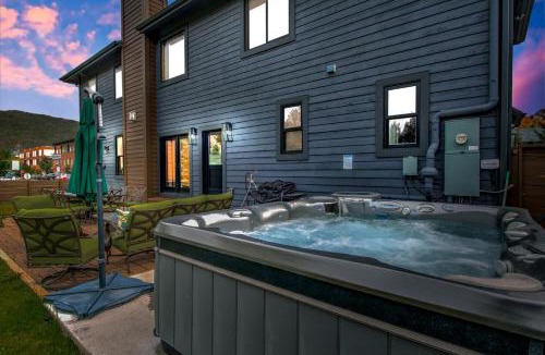 Basalt House | Mountain Lodge Oasis w Hot Tub-Rio Grande Trail