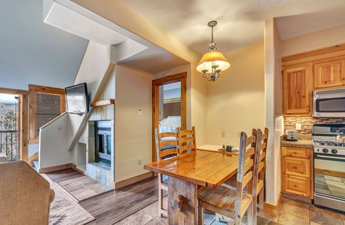 Mountain Village Cabin | Mountain Lodge 2 BR Ste w/kitchen gas fireplace & Ski in/out