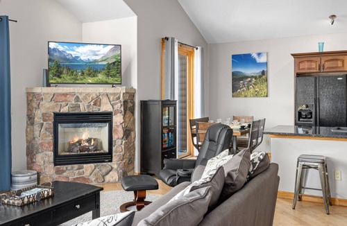Estes Park House | Mountain Retreat: 2 King Rooms | Private Hot Tub | Near RMNP