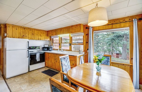 Cascade Cabin | Mountain Retreat at Base of Pikes Peak!