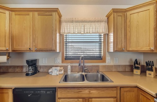 Innsbruck Val Moritz Cabin | Mountain Retreat Near Granby Ranch | Hot Tub and Views