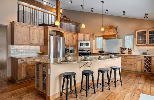 Granby House | Mountain Retreat Villa I Private Hot Tub I Great Views I Game Room I Discounted Attractions