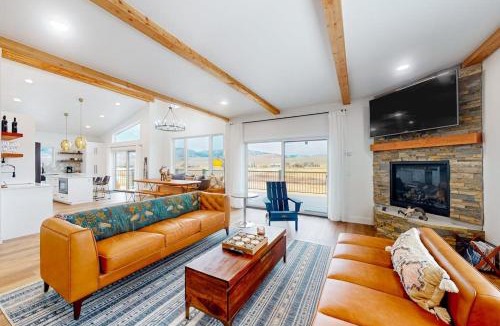 Grand Elk Ranch House | Mountain Sky