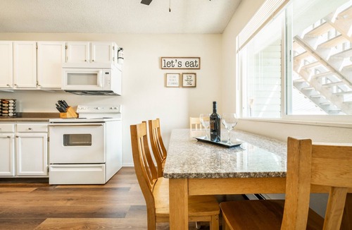 Rockrimmon Condo | ❤Mountain Springs Condo! 4 guests, Kitchen 2 BR❤