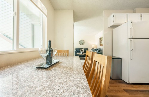 Rockrimmon Condo | ❤Mountain Springs Condo! 4 guests, Kitchen 2 BR❤