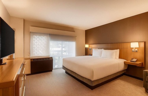 Mountain House Hotel | Mountain Stay w/King Bed, Breakfast Included & Easy Ski Access