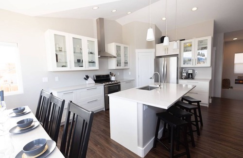 Buena Vista House | Mountain Sunflower 4 Kings Spacious ideal for Wedding Groups Couples & Families
