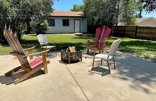 East Colorado Springs House | ☆ Mountain Topaz Getaway☆ Private Home Near Downtown, New Luxury Shower