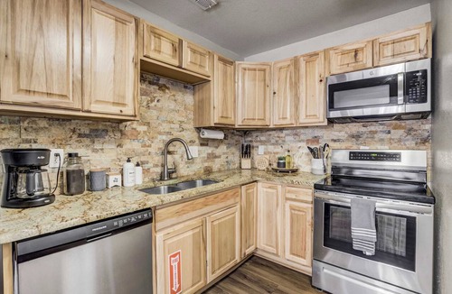 Cascade Apartment | Mountain Villa! Scenic Getaway with Hot Tub