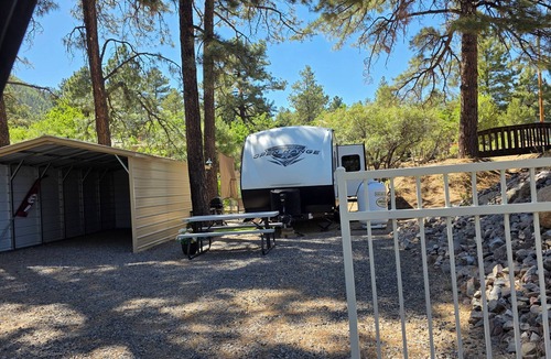 Kingman House | Mountain Vacation Surrounded By Wildlife In The Tall Pines and Resort Area