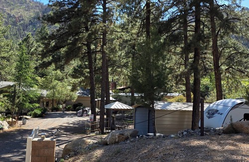 Kingman House | Mountain Vacation Surrounded By Wildlife In The Tall Pines and Resort Area