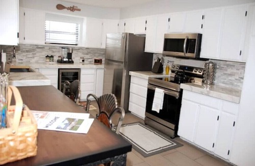 Englewood House | Mountain View 3 Bed - 2 Bath Freshly Remodeled