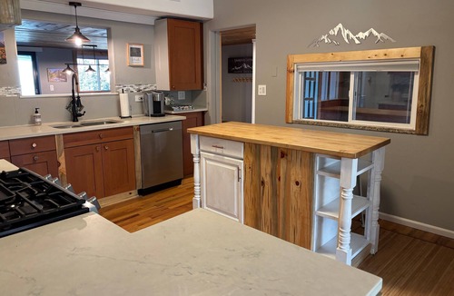 Palmer Lake Cottage | Mountain View Cottage in Historic Palmer Lake