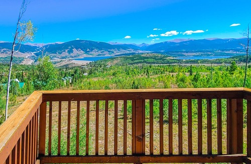 Wildernest House | Mountain view home with high-speed WiFi and washer/dryer