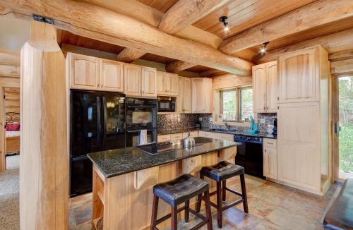 Fraser House | Mountain View Log Home I Private Hot Tub I Great Views I Activity Program