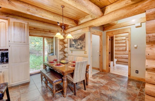 Fraser House | Mountain View Log Home I Hot Tub I Arcades I Great Views I Sauna I Discounted Attractions