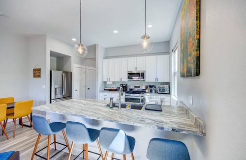 Woodland Park House | Mountain View Retreat, Walk to Downtown. 331356
