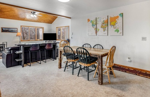 Wildernest Cabin | Mountain-view retreat with hot tub, fireplace, balconies & W/D - skiing nearby