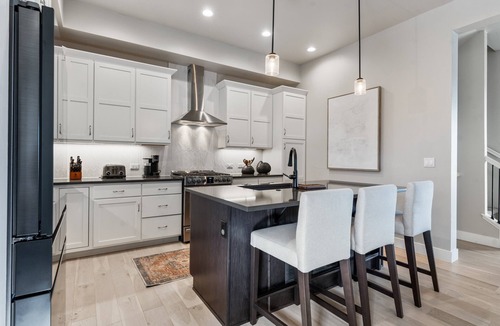 Loveland House | Mountain View Townhome~ Pickleball & Putting Green